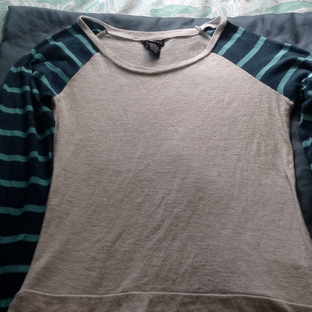 Rue21 white/teal long sleeved light sweater/blouse